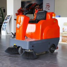可喷雾吸尘电动驾驶式扫地机小型电动清扫车物业扫地车
